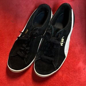 Puma Black Suede Low-Top Sneakers with White Stripe Sz US 8